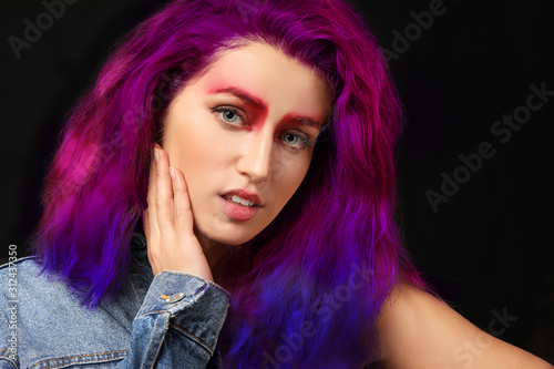 Young woman with creative e...