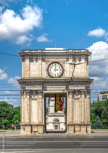 Photo Triumphal arch in Chisinau, Moldova
