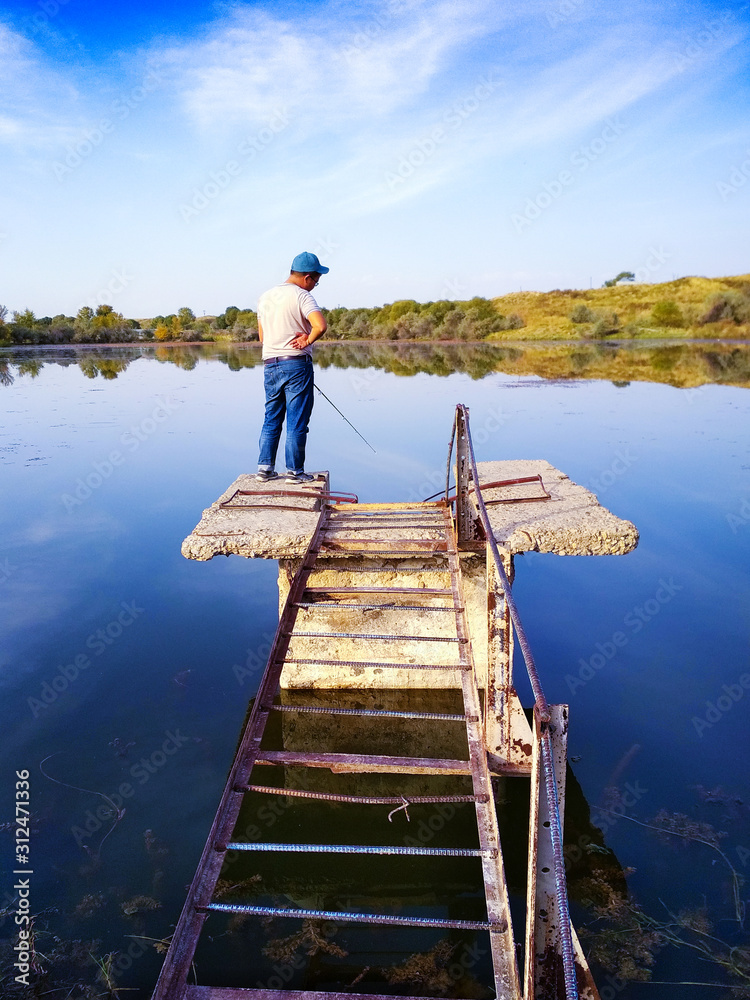 Naklejka premium man on fishing, beautiful surrounding nature