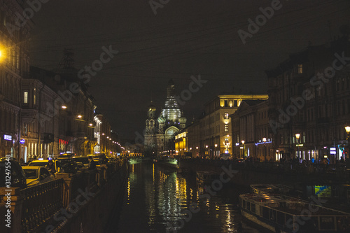 St Petesburgo de noche photo