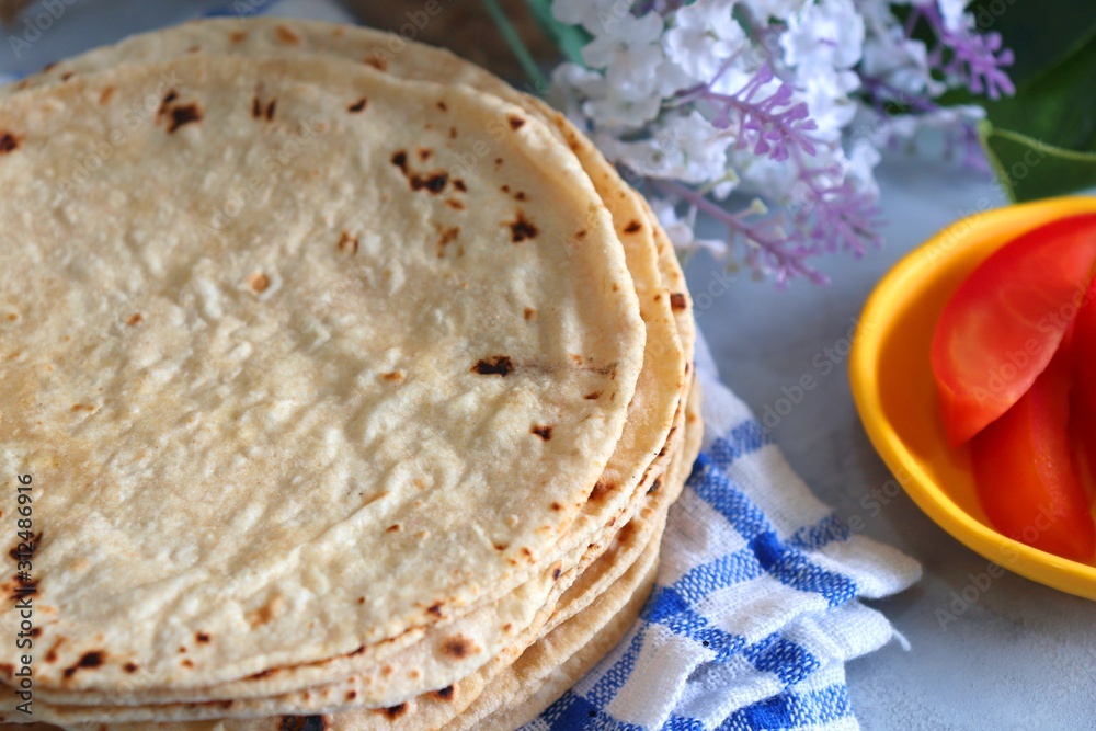 Indian Chapati / Fulka or Gehu Roti. It's a Healthy fiber rich ...