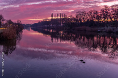 Kleurrijke zonsopkomst aan de brug over de Leie in Wevelgem - Lauwe photo