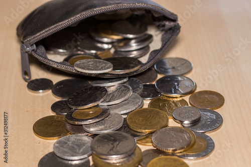 Foto The lira Italian currency replaced by the euro