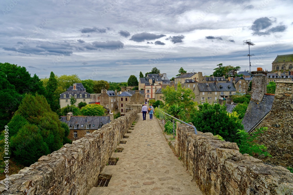 Ville de Dinan, les remparts, Côtes-d’Armor, Bretagne, France