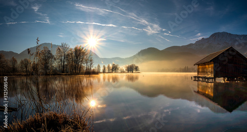 Foto Idyllic Morning Sun view to the Bavarian Kochelsee
