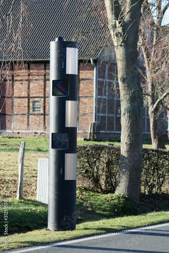 Blitzanlage für Geschwindigkeitskontrolle © Ralf Urner