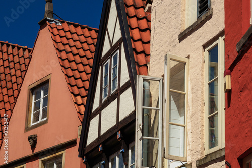 Obraz na płótnie Roofs of the old quarter of fishermen in Bremen, Germany w salonie
