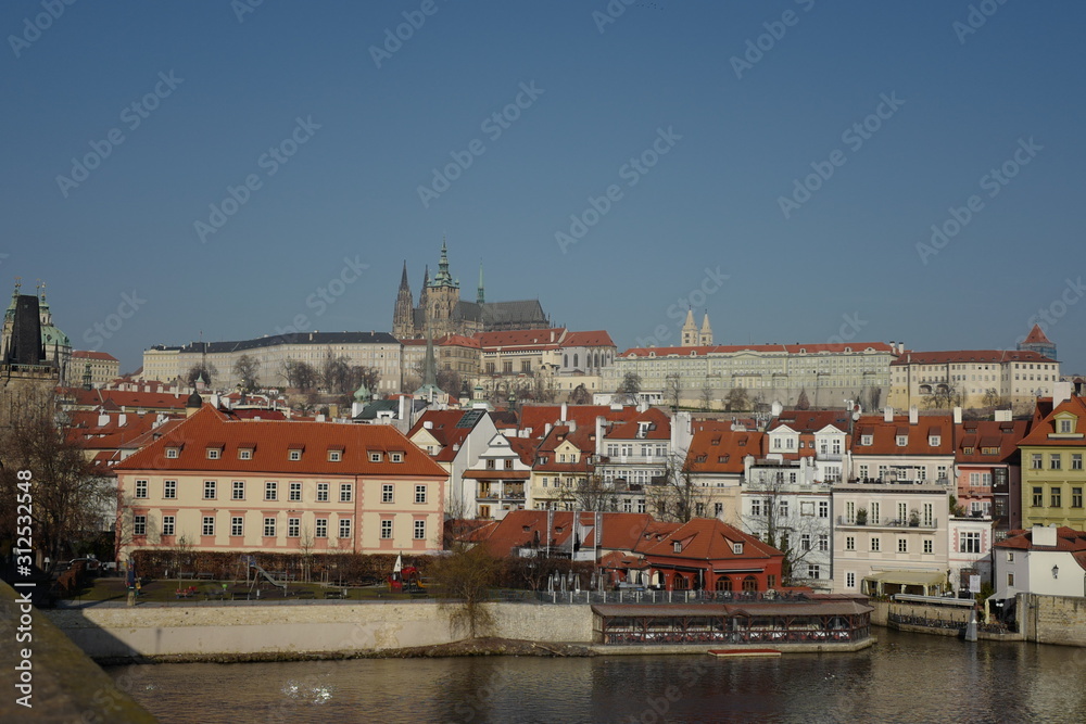 Fototapeta premium プラハ 街並み 空 景色 旅行 美しい 風景 絶景 古都