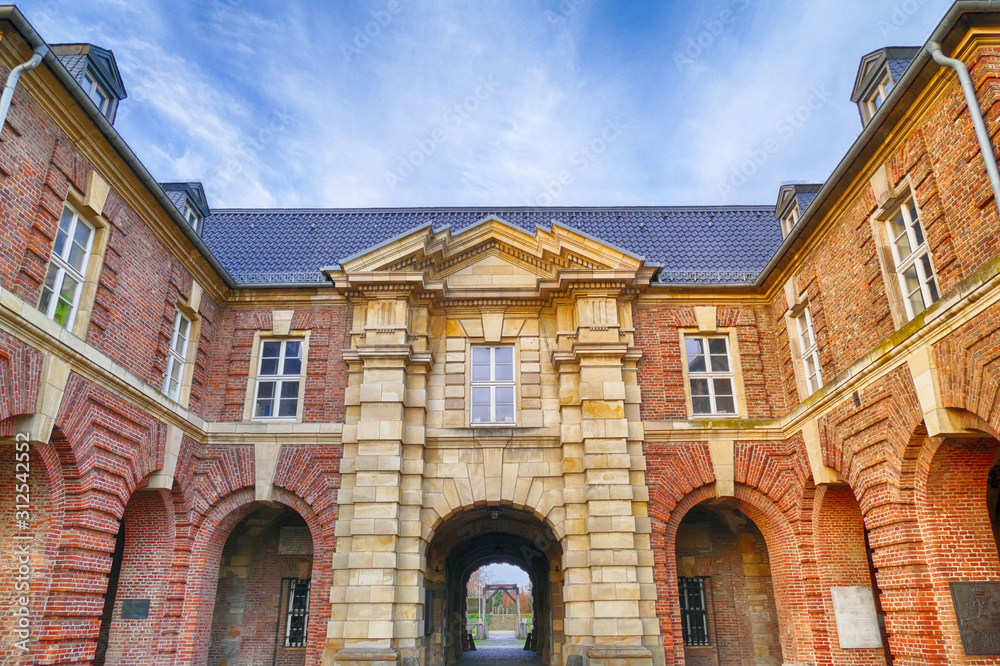Fototapeta premium Historisches Kasernengebäude in Wesel