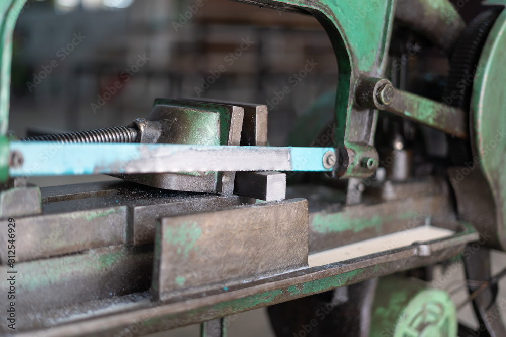 Saw machine And cut the rectangular steel Saw machine And cut the rectangular steel