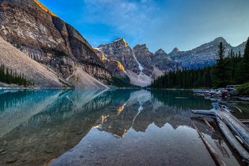 Papier peint photo Canada Moraine Lake at Sunset  © Andy Konieczny