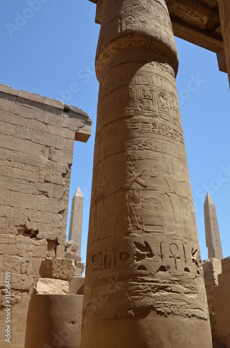 COLONNE SALLE HYPOSTYLE ET OBÉLISQUE TEMPLE DE KARNAK LOUXOR photo