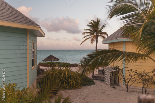 Strandhäuser auf den Exumas, Bahamas
