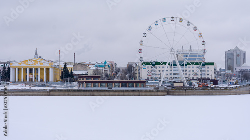 Cheboksary. Ferris wheel and the building of the drama theater on the shore of the Cheboksary Bay © KVN1777