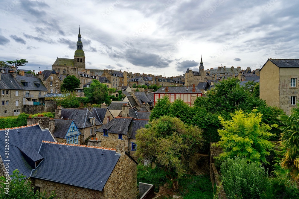 Ville de Dinan, les remparts, la cathédrale, Côtes-d’Armor, Bretagne, France