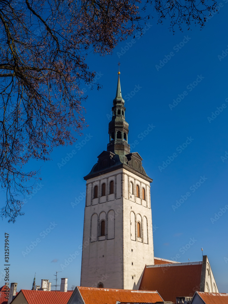 Obraz premium Talinn. Old city in the fall.