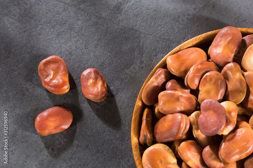 Tableau sur toile Vicia faba L - Fava brown dried beans