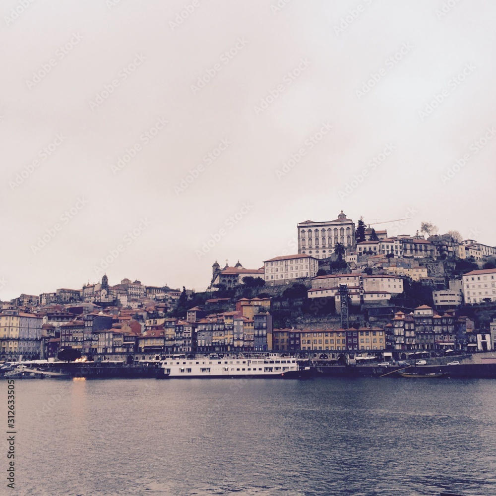 Fototapeta premium Porto river
