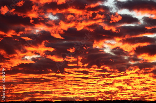 Sonnenuntergang/ Abendrot - Wolken/ Sonne