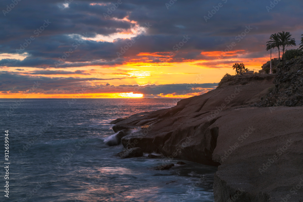 Obraz premium Sunset at rocks