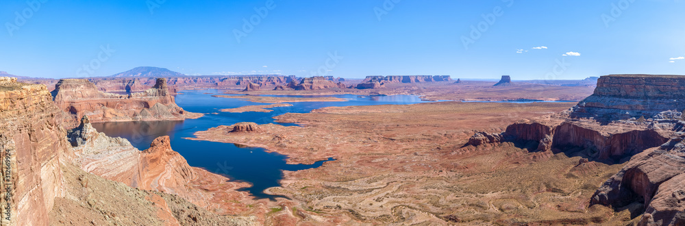 View from Alstrom Point over Lake Powell and the Gunsight Bay in Utah