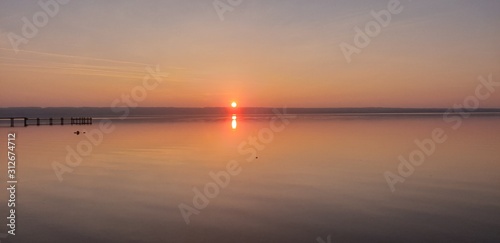 Sonnenuntergang über See © Maximilian