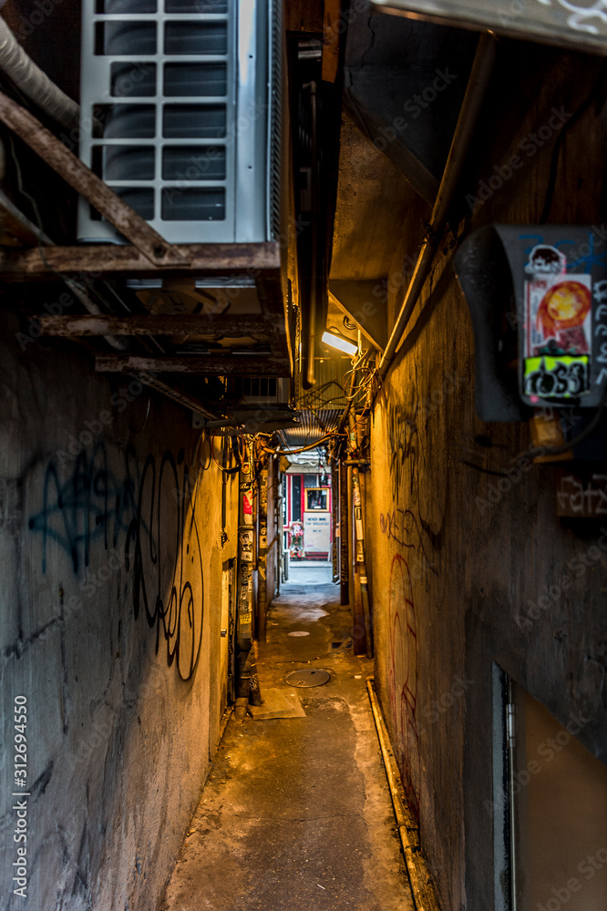 Stockfoto 東京都新宿区歌舞伎町の路地裏 Adobe Stock Stockfoto 東京都新宿区歌舞伎町の路地裏 Adobe Stock