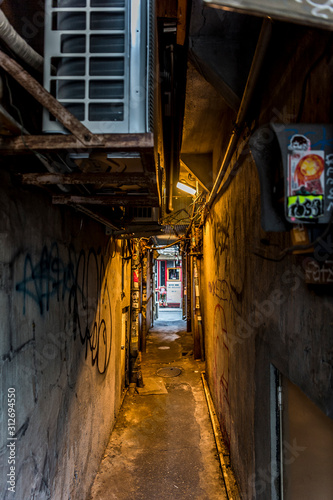 東京都新宿区歌舞伎町の路地裏