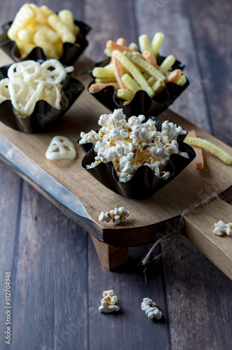 Tortilla dishes filled with snacks.