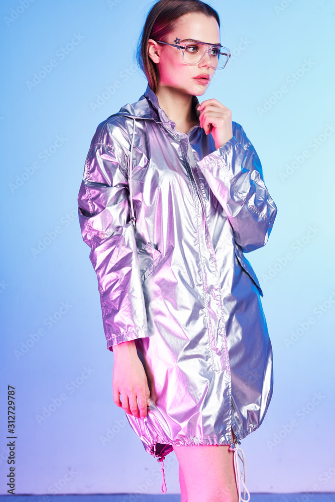 Fototapeta premium portrait of young woman in sunglasses