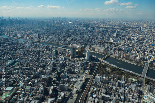 東京の都市風景 浅草周辺から都心を眺める