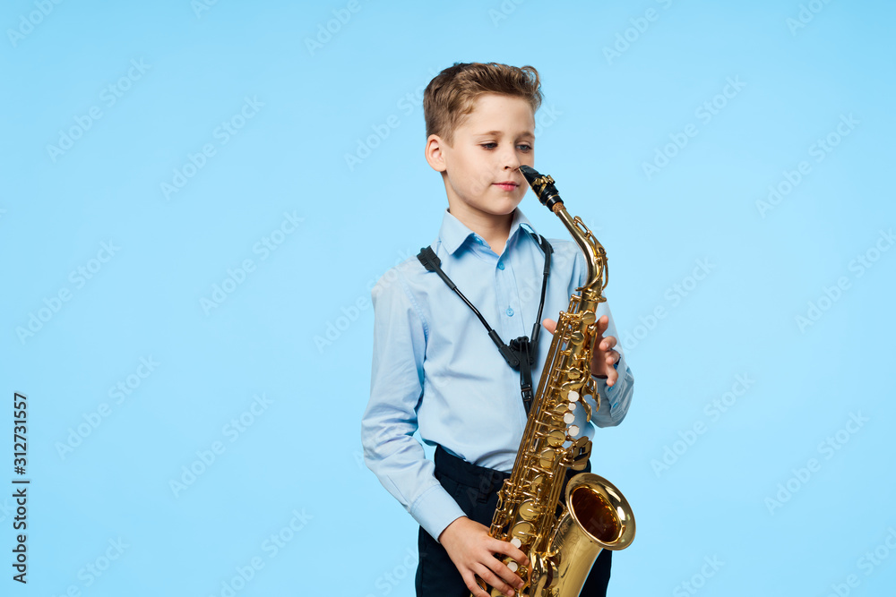 Fototapeta premium man playing the saxophone