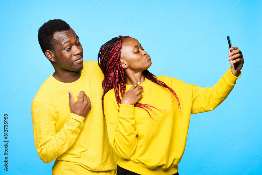 Naklejka premium young couple in t-shirts chatting