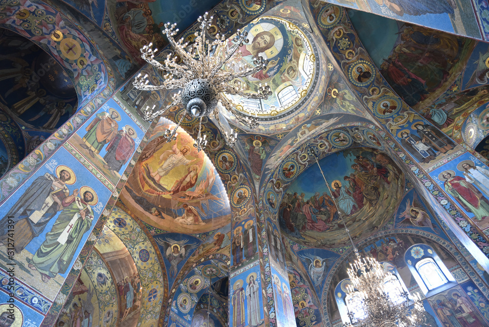 Plafonds peints de l'Eglise Saint-Sauveur à Saint-Pétersbourg, Russie