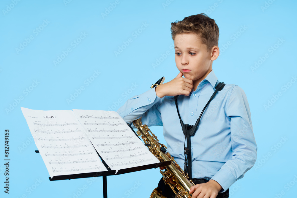 Fototapeta premium man playing the saxophone