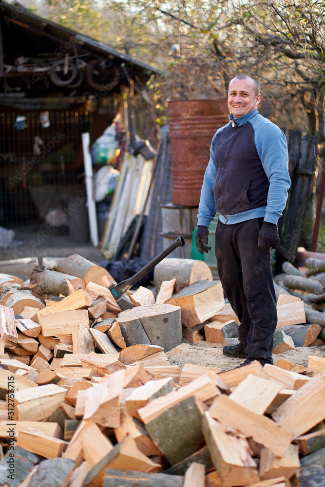 Man splitting wood with axe and maul Man splitting wood with axe and maul