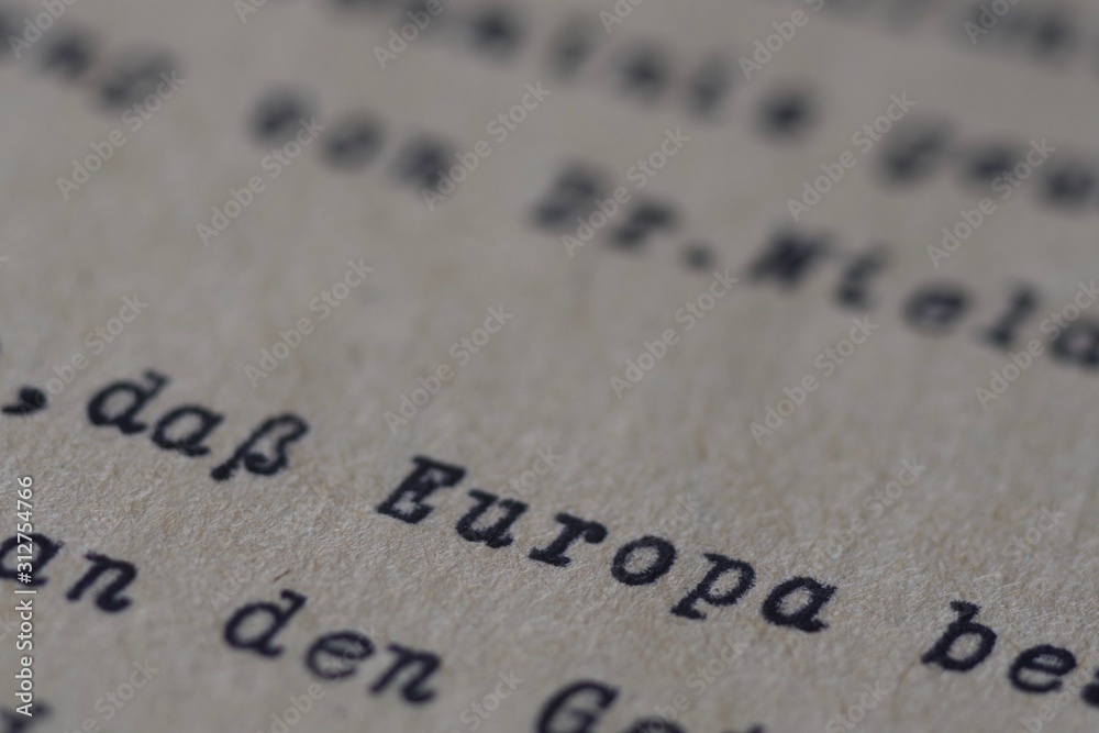 schräger schriftzug europa auf büttenpapier antik alt schräger schriftzug europa auf büttenpapier antik alt