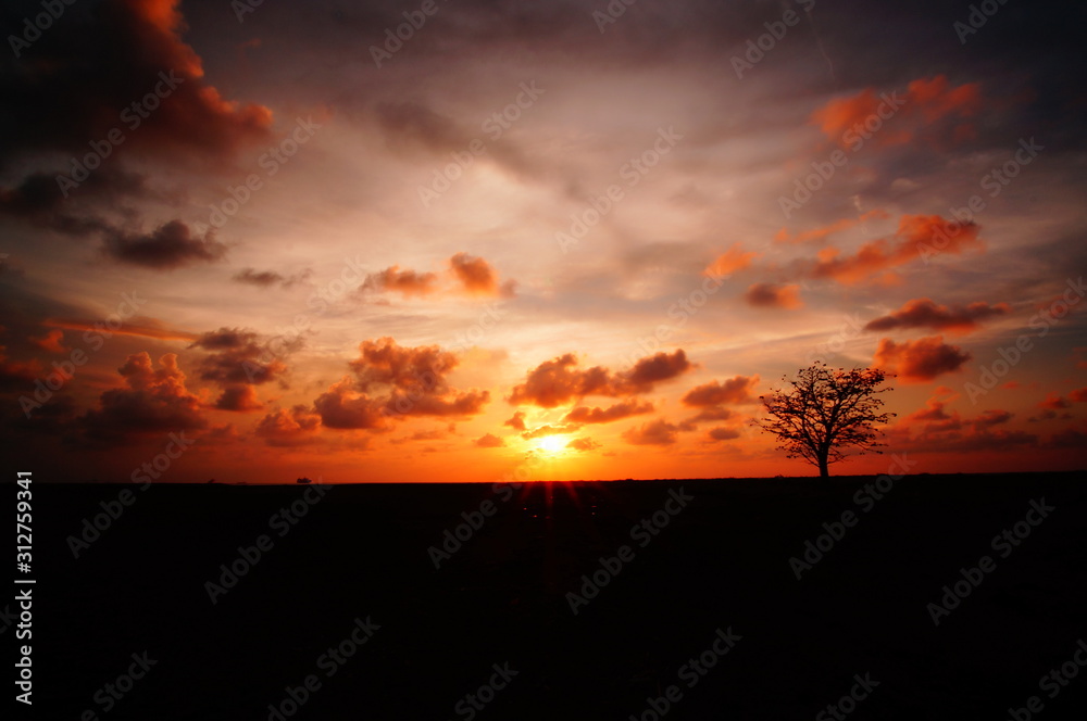 sunset and sunrise is the beauty of nature that is at the end of the night and evening gives the perfect color to the sky so that the clouds look beautiful to look at.