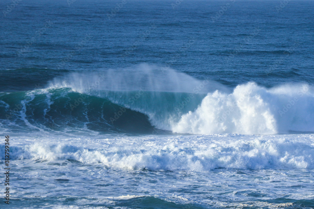 Big wave in the ocean