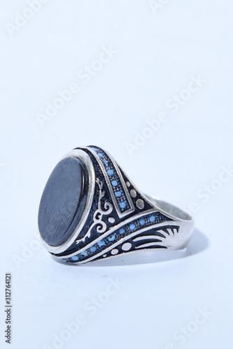Silver ring decorated with agate stone