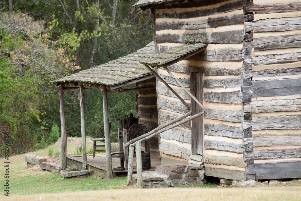 Naklejka premium Log Cabin in a field of grass