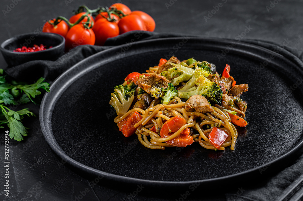 Stir fry noodles, traditional Chinese wok. chopsticks, ingredients. Asian  noodles with vegetables, meat. Black dark background. Top view. foto de  Stock | Adobe Stock