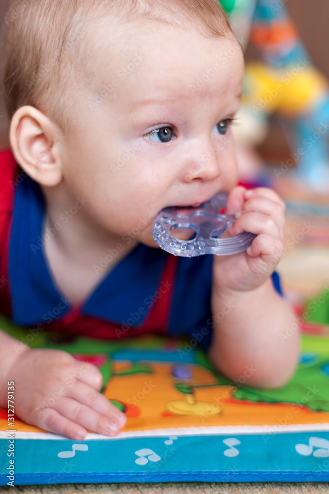 teether for teeth in baby's hands, teether toy silicone teether for teeth in baby's hands, teether toy silicone