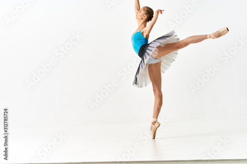 Ballerina dance performance © SHOTPRIME STUDIO