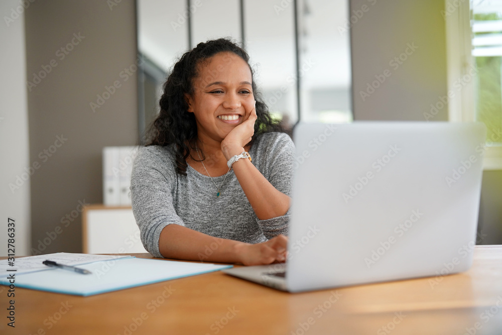 metis woman working in office metis woman working in office