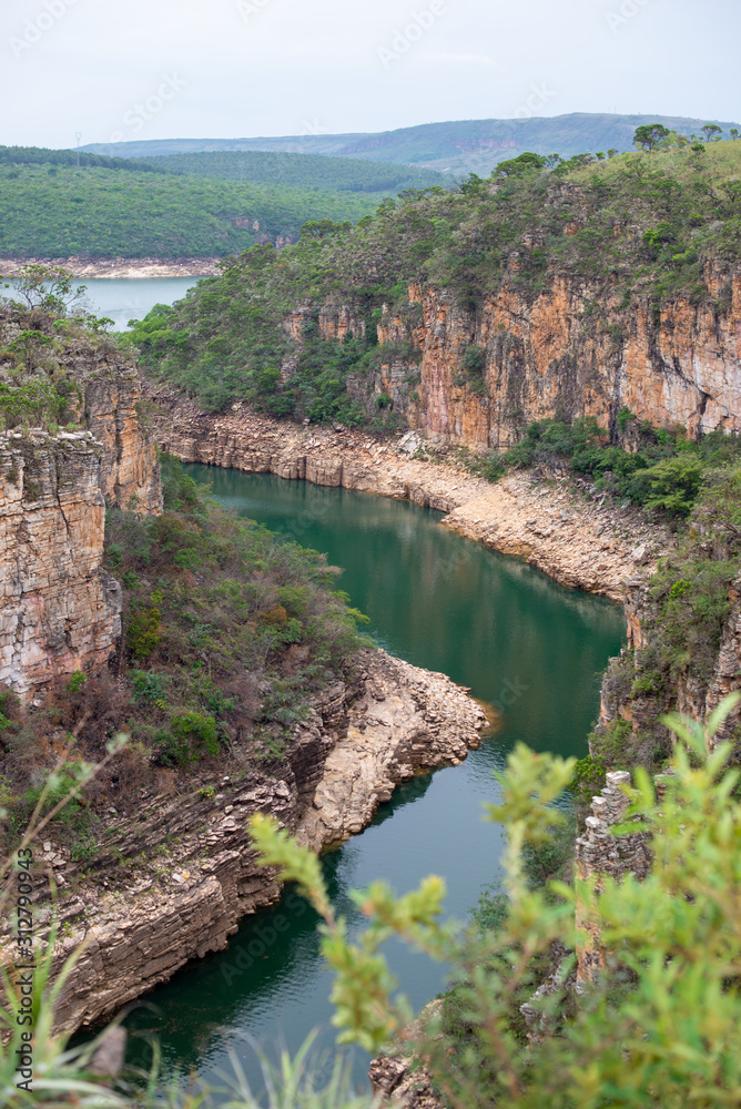 Mirante de furnas vista de cima dos Cânions na cidade de Campitólio, Minas Gerais Brasil rota dos queijos serra da canastra Mirante de furnas vista de cima dos Cânions na cidade de Campitólio, Minas Gerais Brasil rota dos queijos serra da canastra