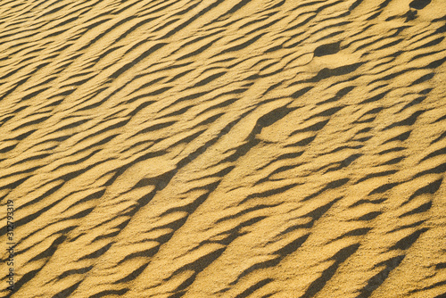Dekorative feine Strukturen im Sand die vom Wind entstanden sind