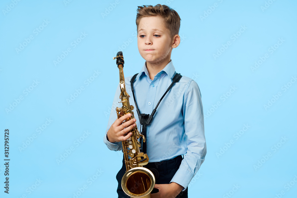 Fototapeta premium man playing the saxophone