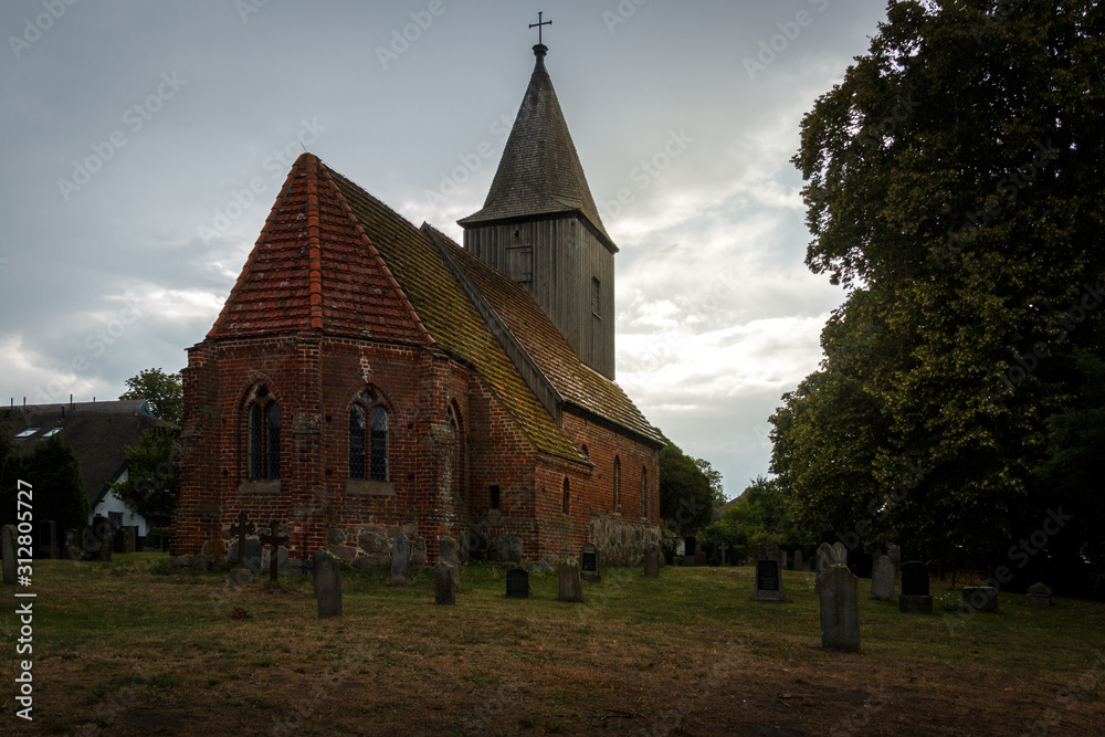 Dorfkirche in Groß Zicker auf der Insel Rügen