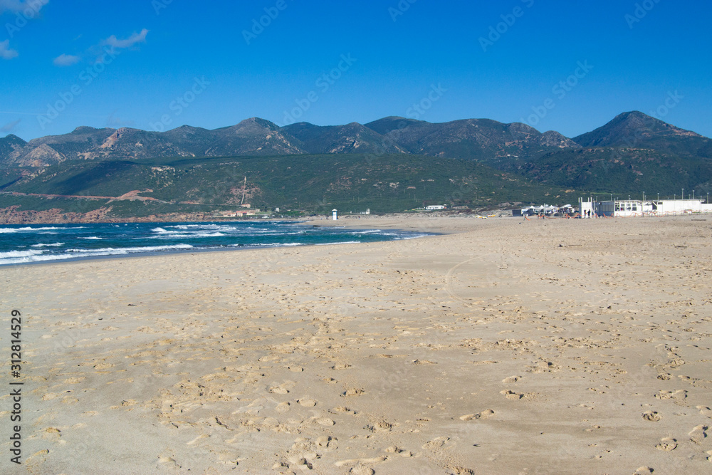 Vista della spiaggia Plage Mesu a Gonnesa